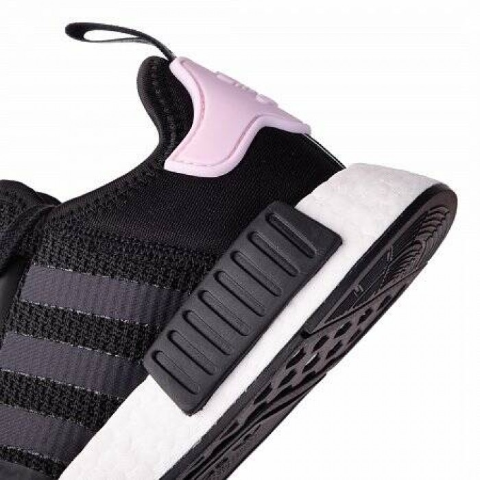 Кроссовки Adidas Originals NMD_R1 (Цвет Core Black-Cloud White-Clear Pink)