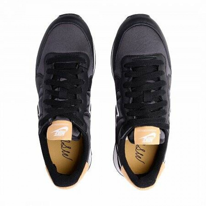 Кроссовки Nike INTERNATIONALIST HEAT (Цвет Black-Black-Wheat Gold)